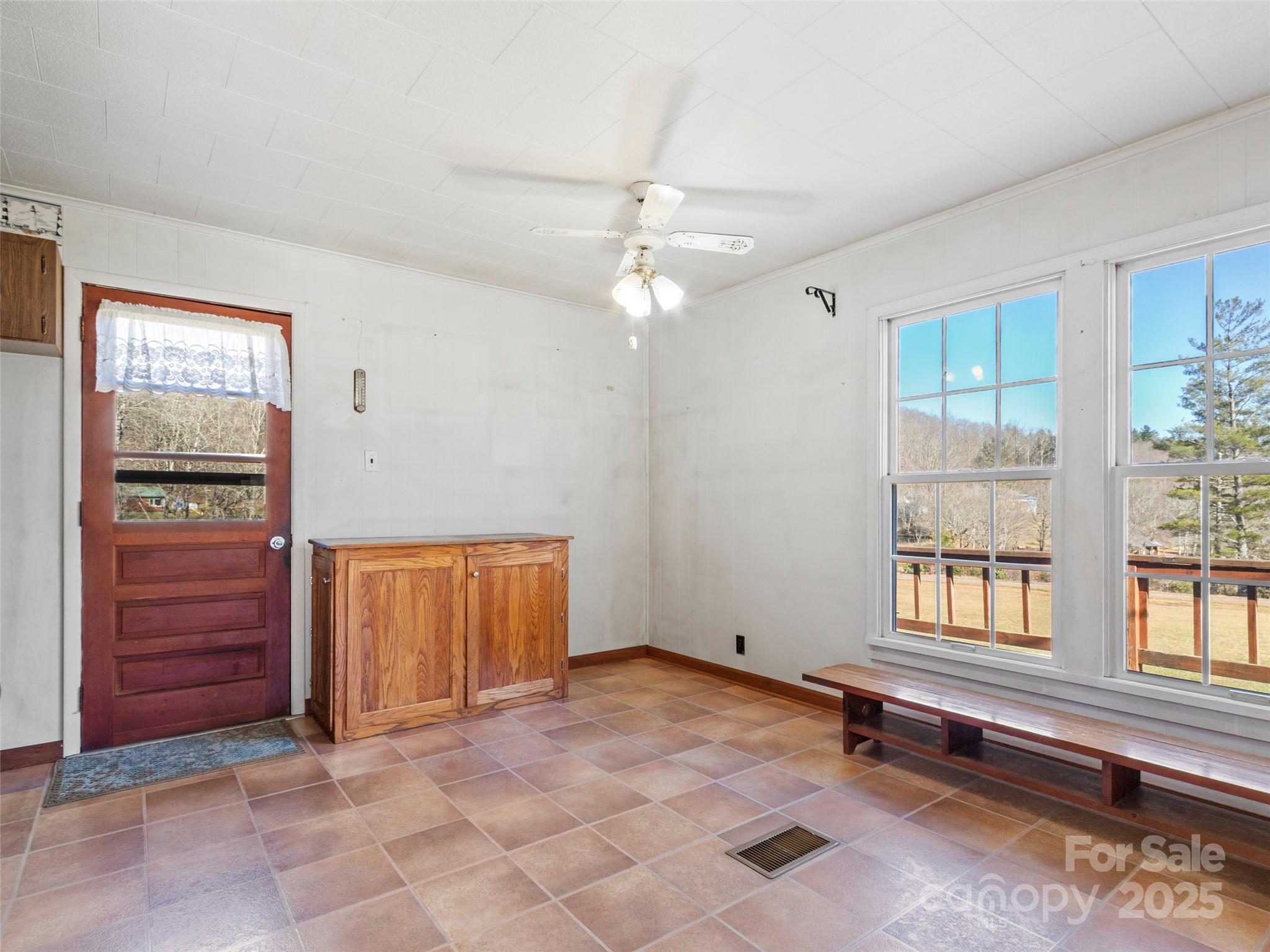 1879 White Oak Road Burnsville NC 28714