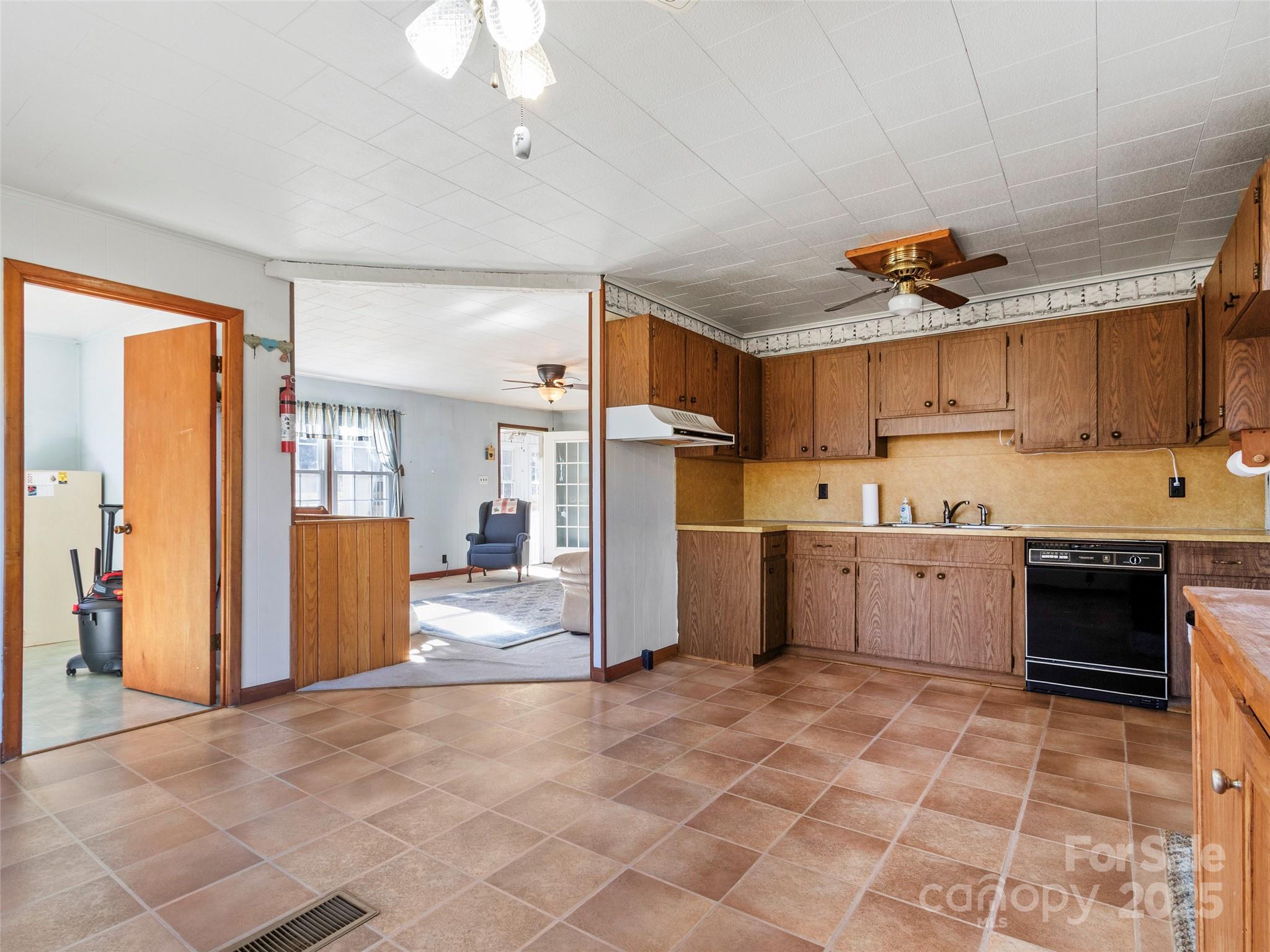 1879 White Oak Road Burnsville NC 28714