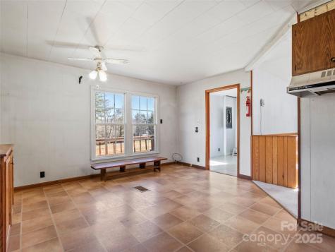 1879 White Oak Road Burnsville NC 28714