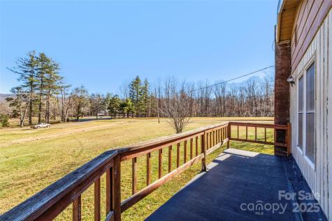 1879 White Oak Road Burnsville NC 28714