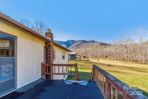 1879 White Oak Road Burnsville NC 28714