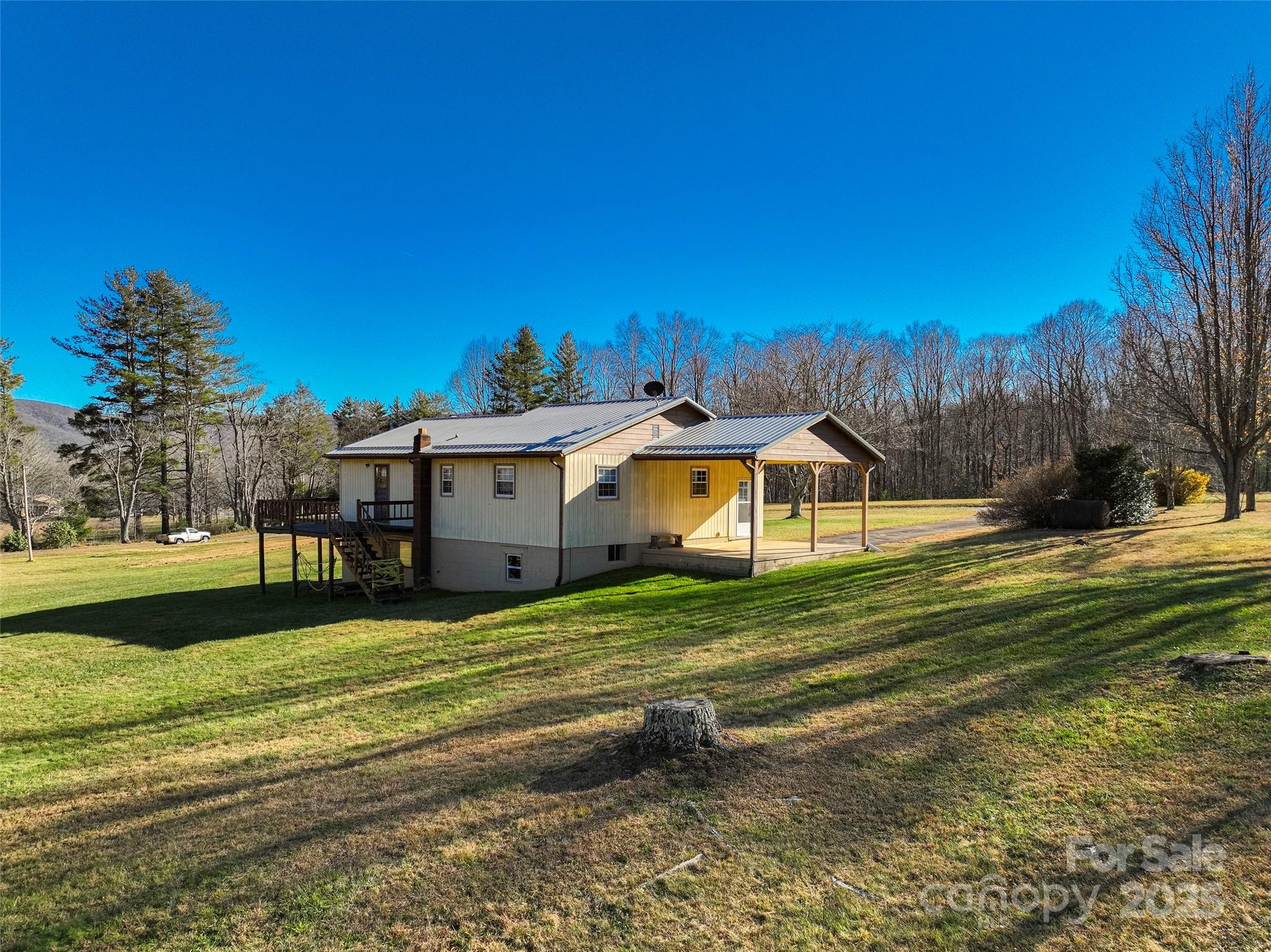 1879 White Oak Road Burnsville NC 28714