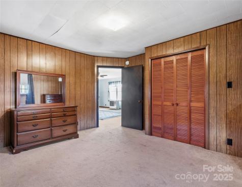 1879 White Oak Road Burnsville NC 28714