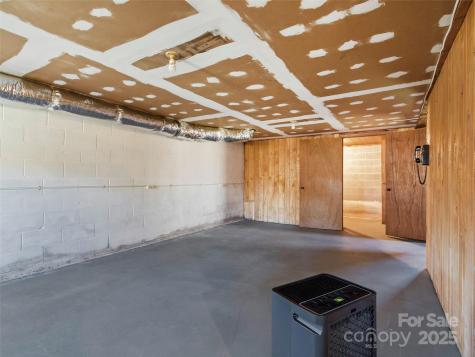 1879 White Oak Road Burnsville NC 28714