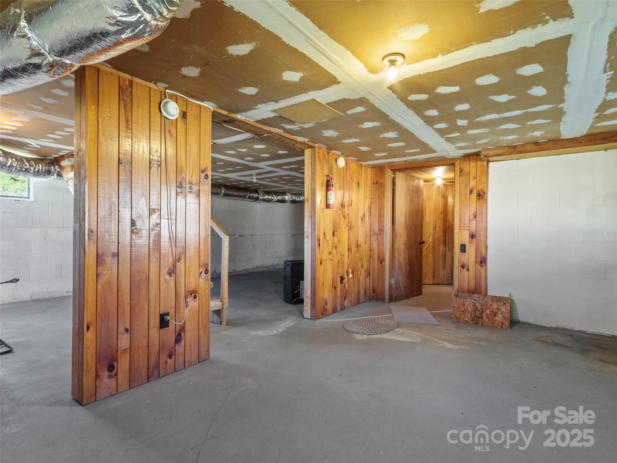 1879 White Oak Road Burnsville NC 28714