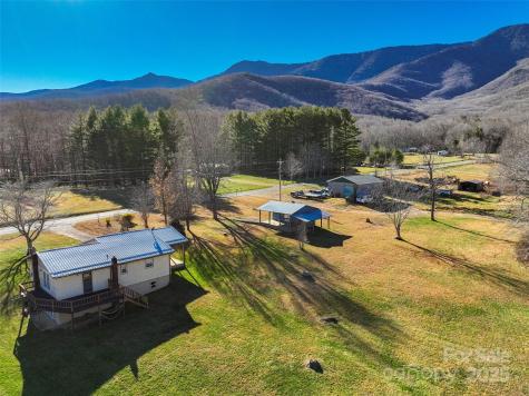 1879 White Oak Road Burnsville NC 28714