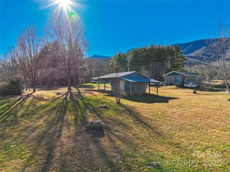 1879 White Oak Road Burnsville NC 28714