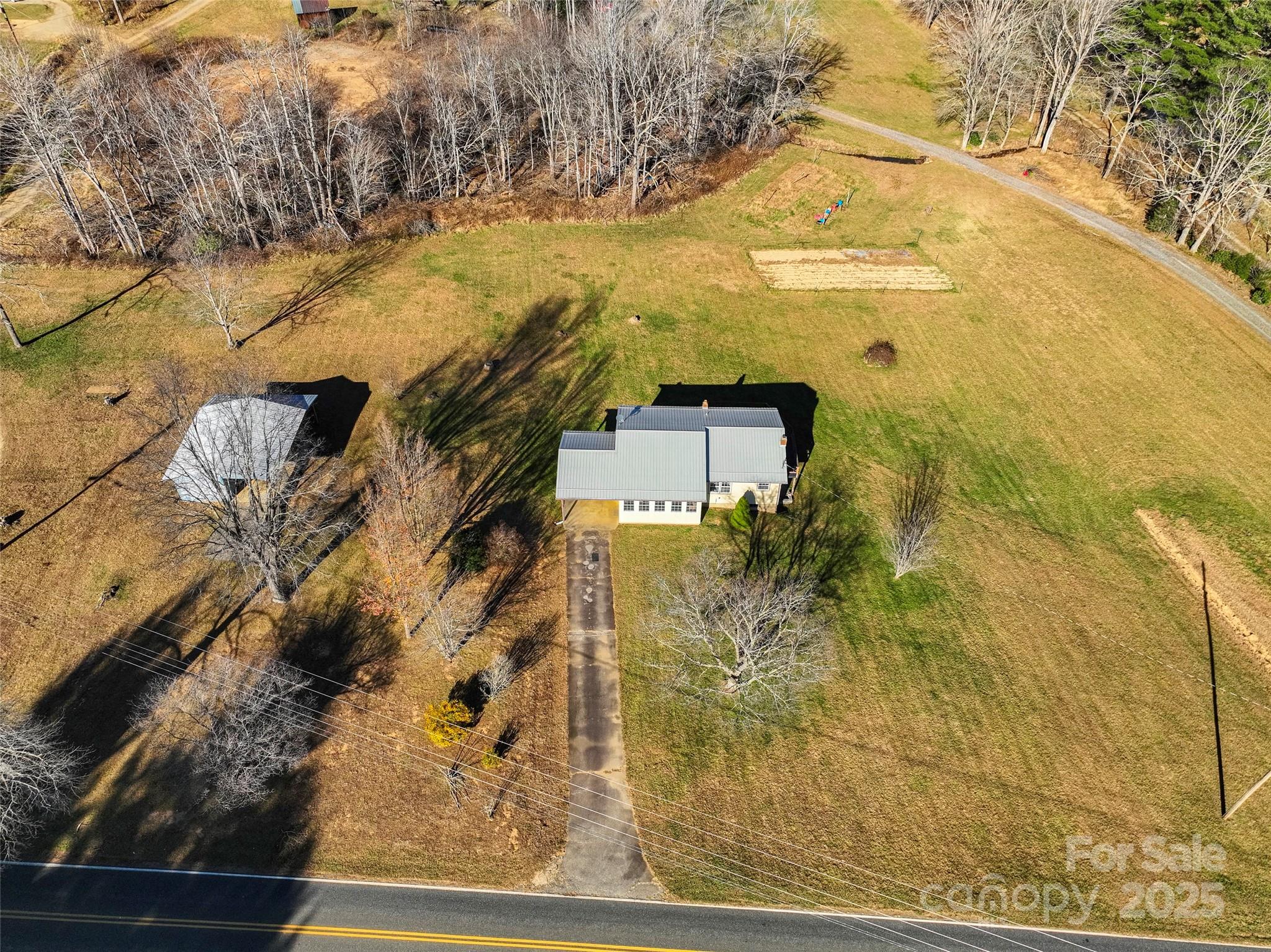 1879 White Oak Road Burnsville NC 28714