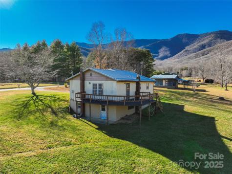 1879 White Oak Road Burnsville NC 28714