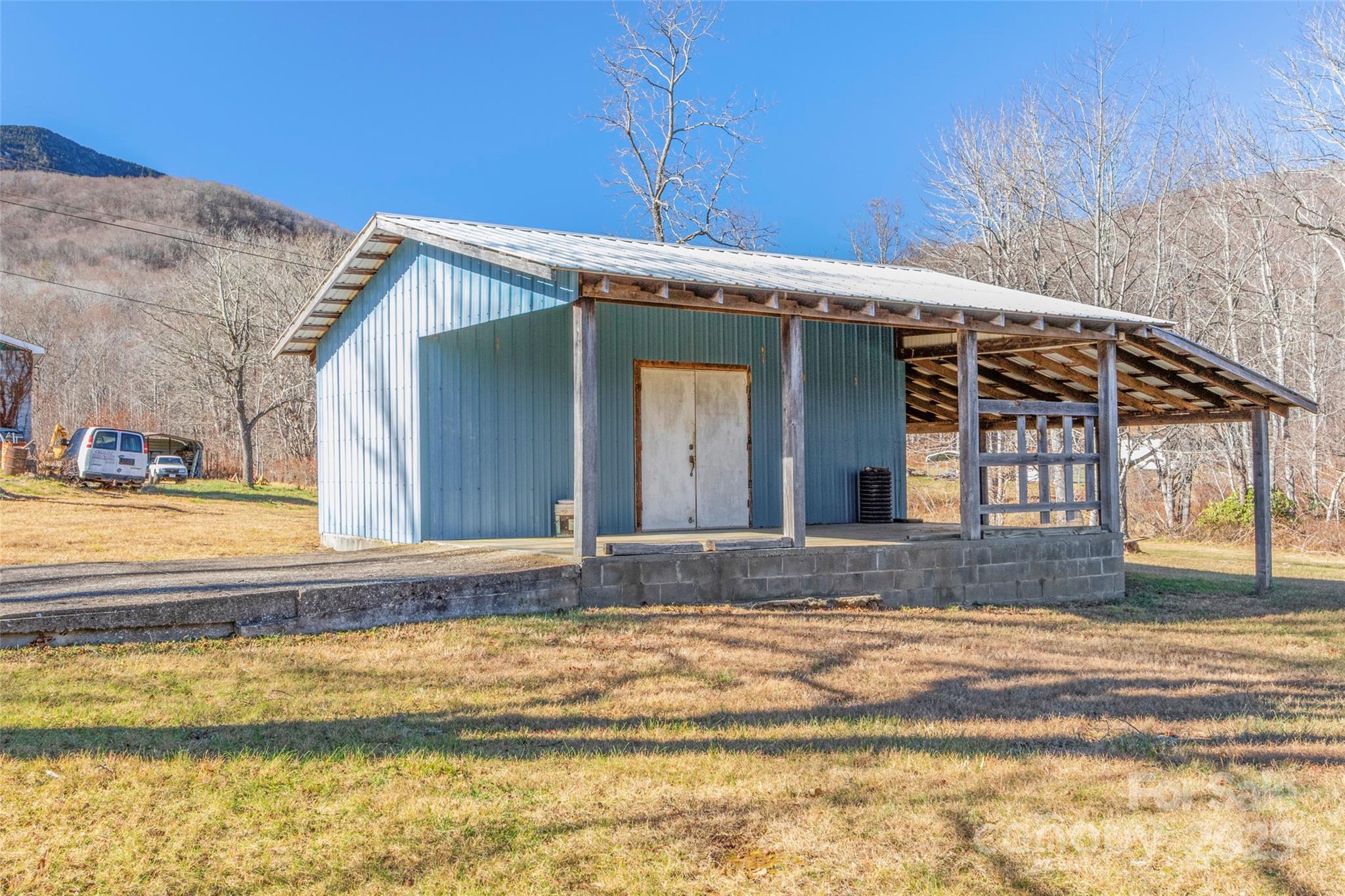1879 White Oak Road Burnsville NC 28714