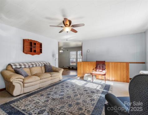 1879 White Oak Road Burnsville NC 28714