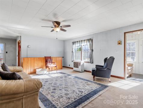 1879 White Oak Road Burnsville NC 28714