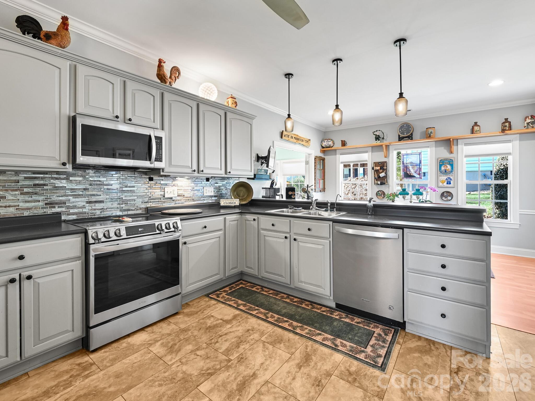 653 High Quarry Road Hendersonville NC 28791