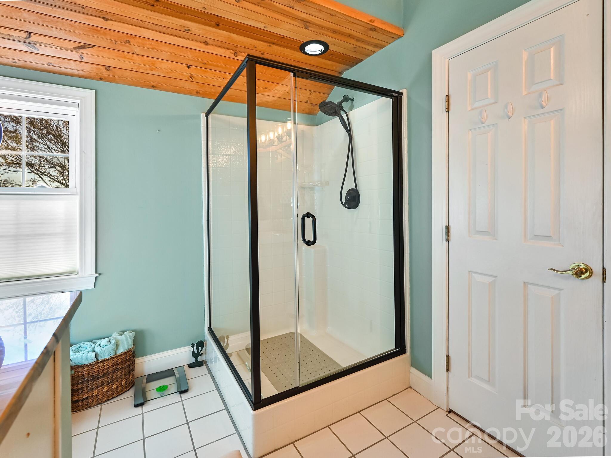 653 High Quarry Road Hendersonville NC 28791
