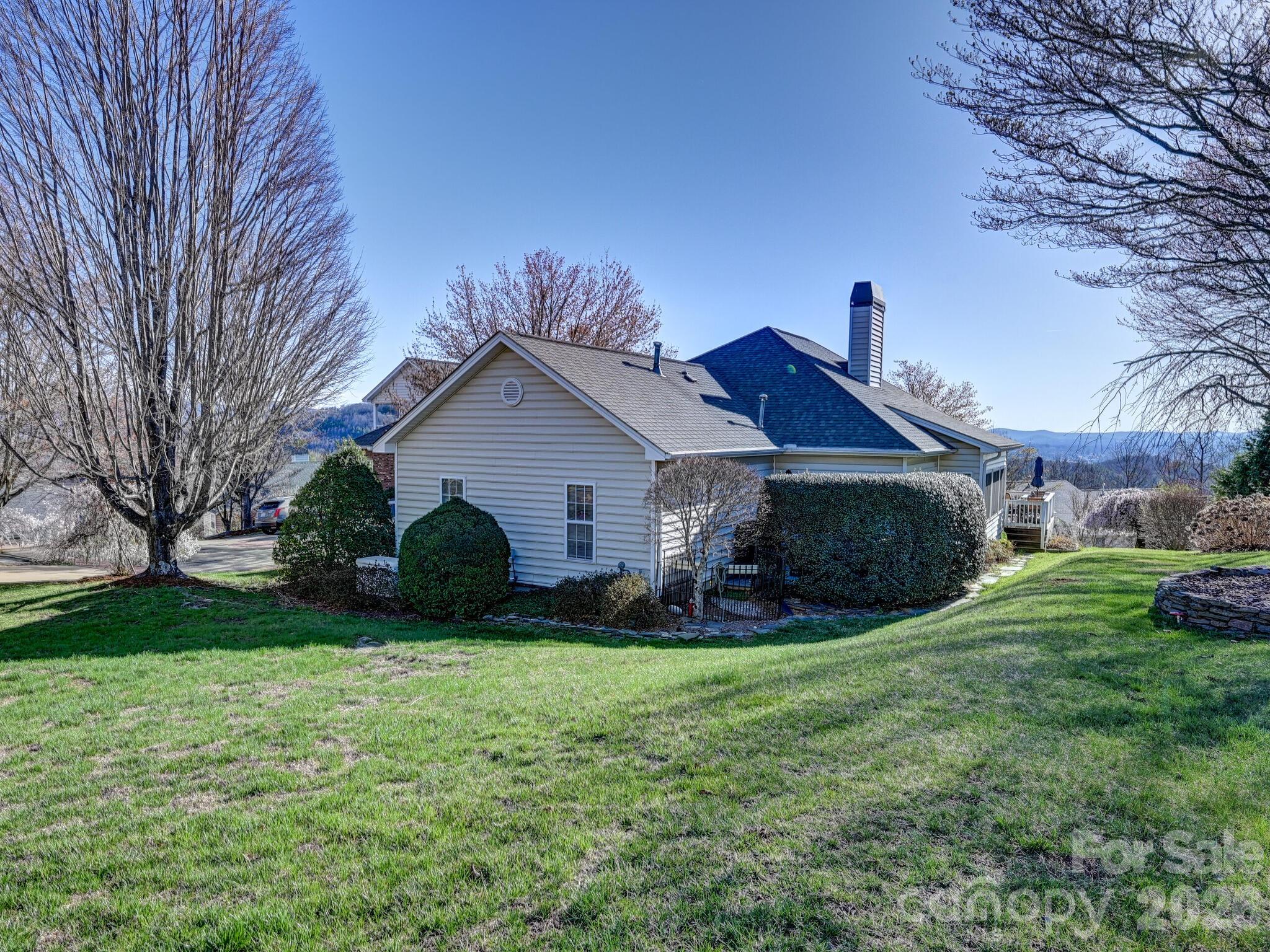 653 High Quarry Road Hendersonville NC 28791