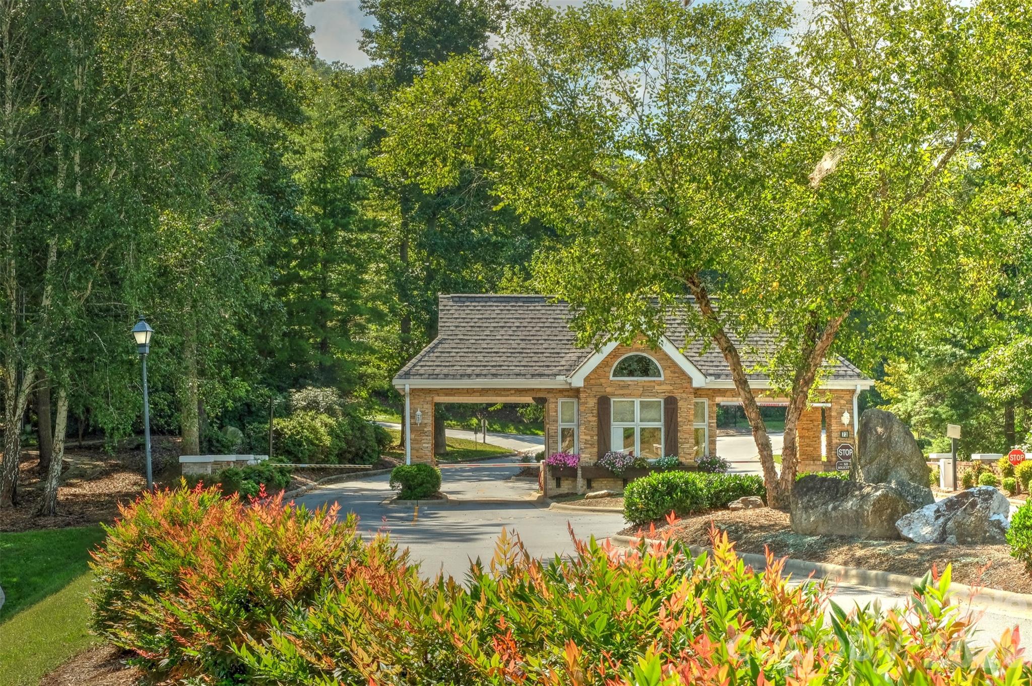 653 High Quarry Road Hendersonville NC 28791
