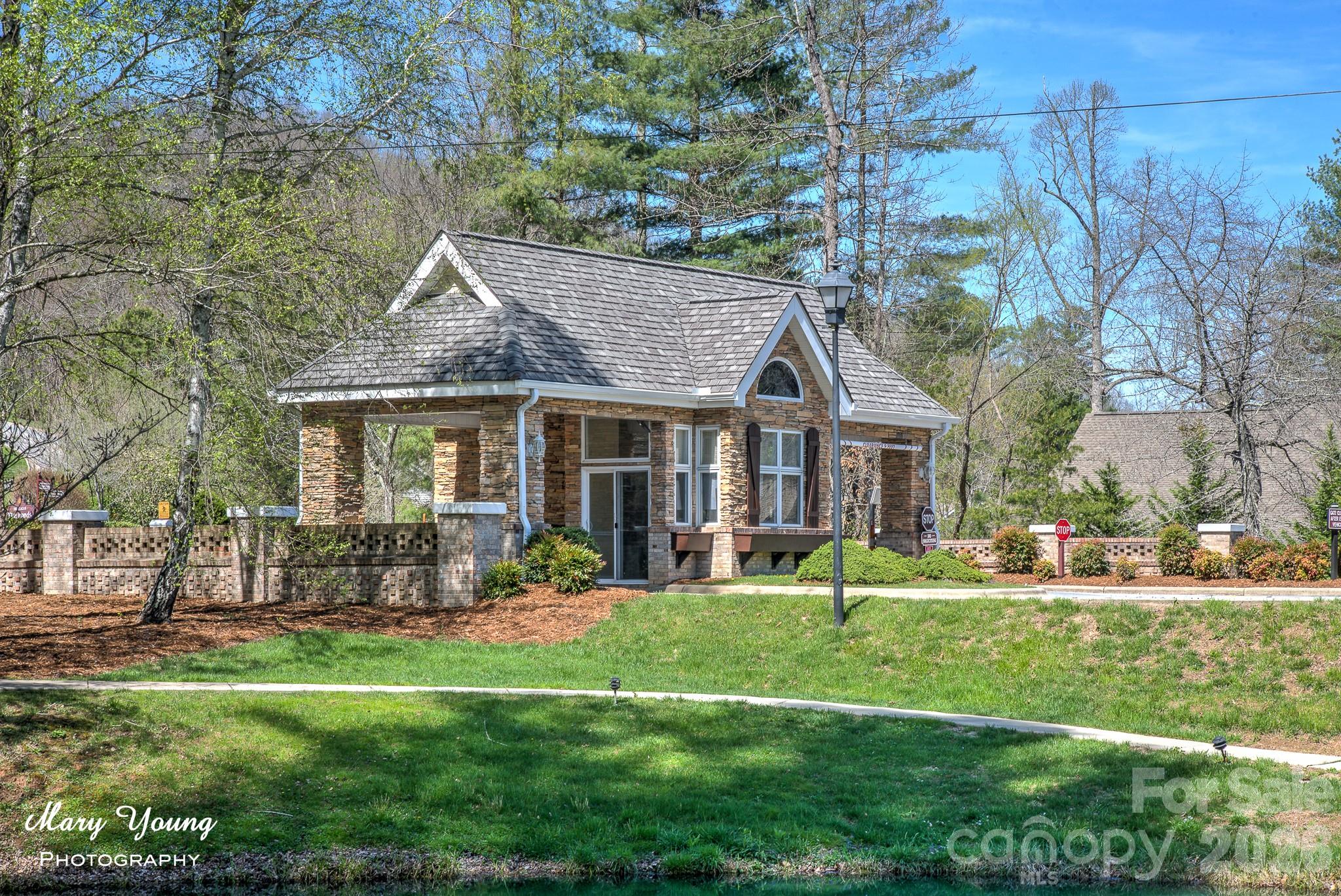 653 High Quarry Road Hendersonville NC 28791