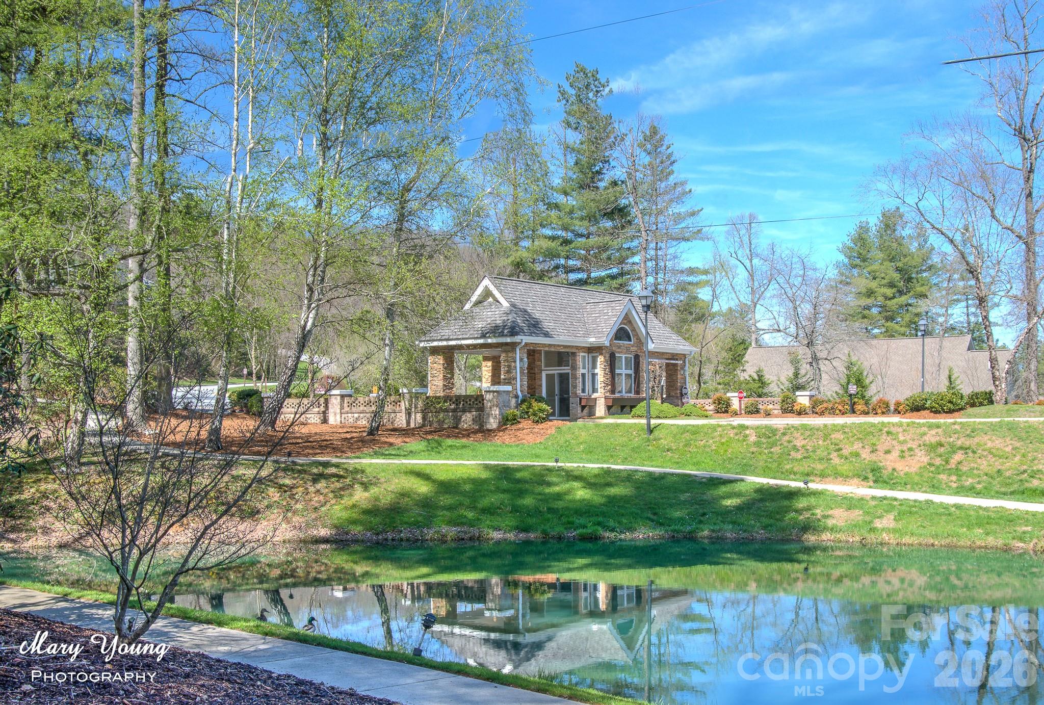 653 High Quarry Road Hendersonville NC 28791