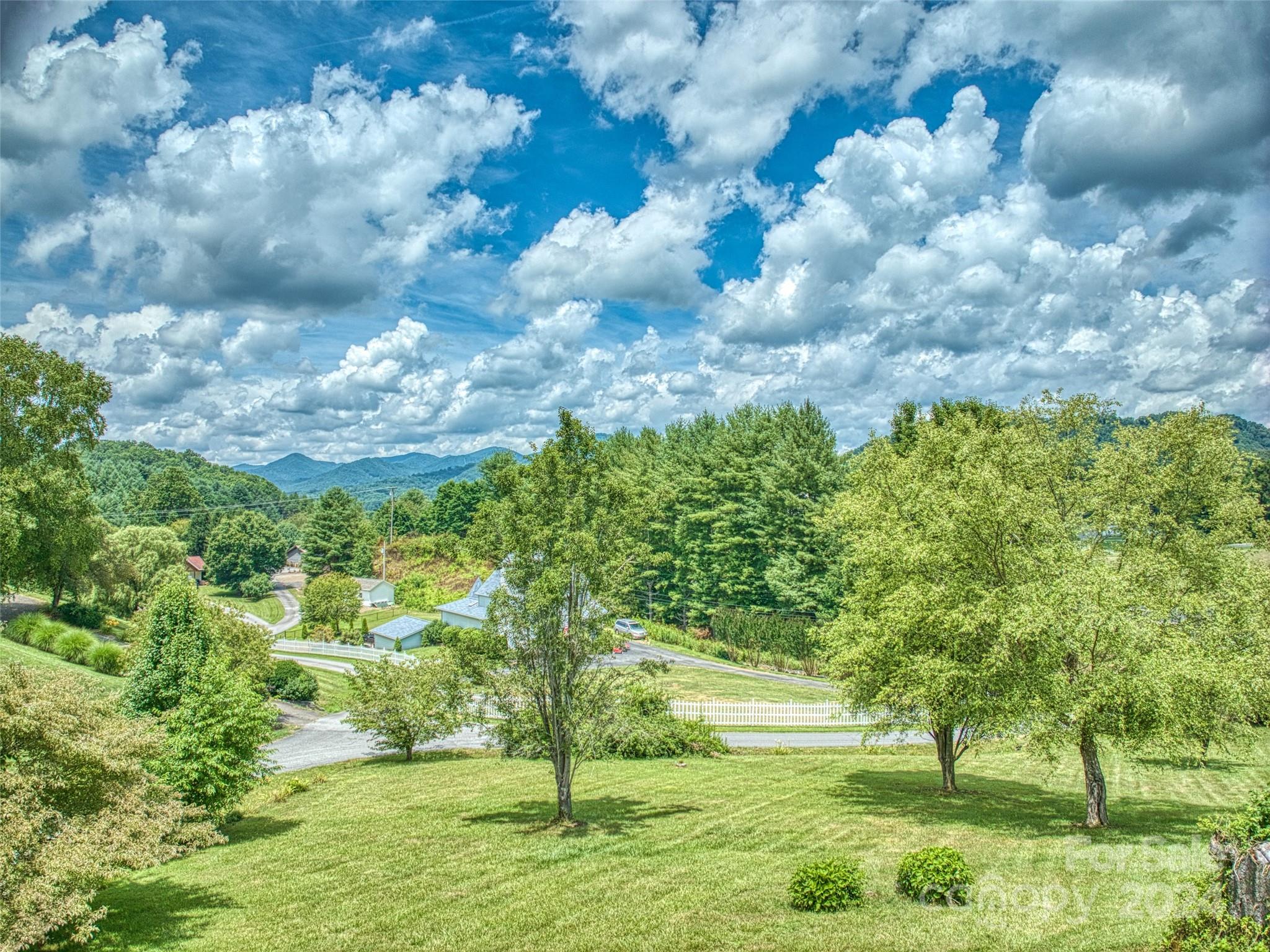 21 Redbud Drive Burnsville NC 28714