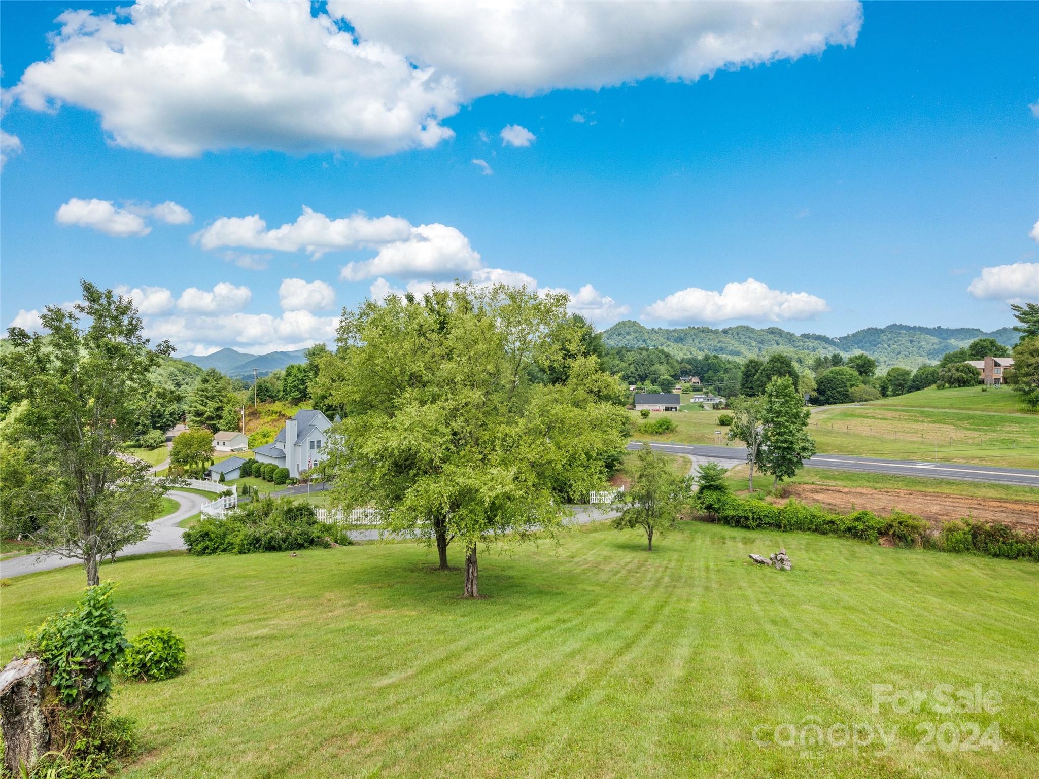 21 Redbud Drive Burnsville NC 28714