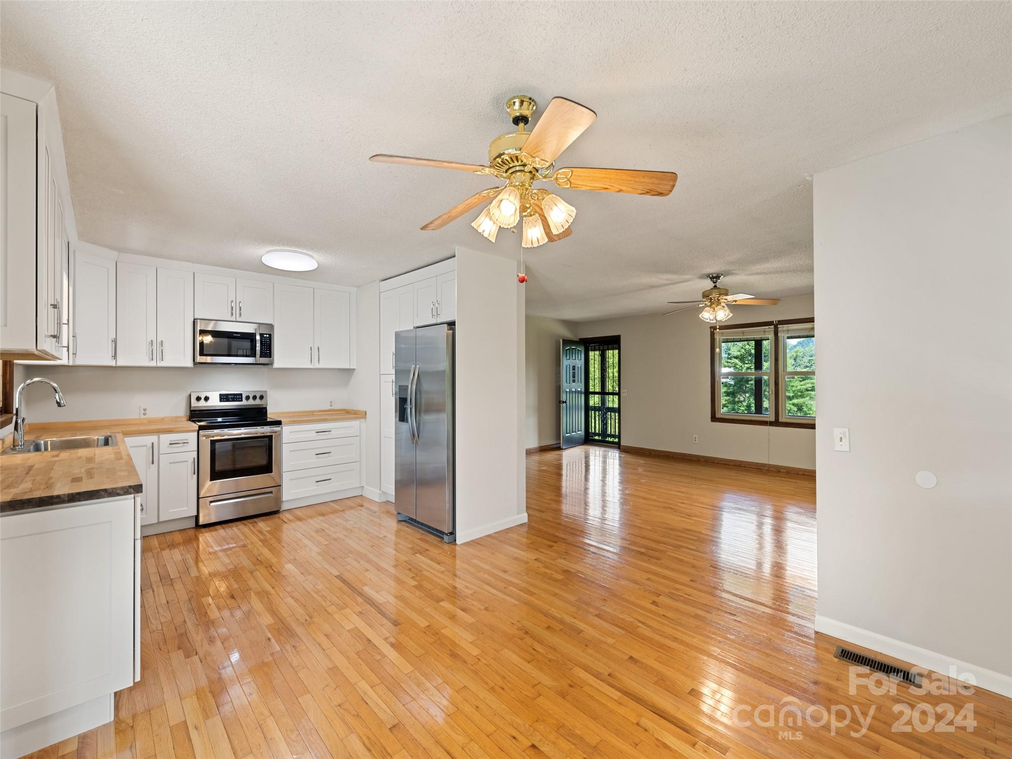 21 Redbud Drive Burnsville NC 28714