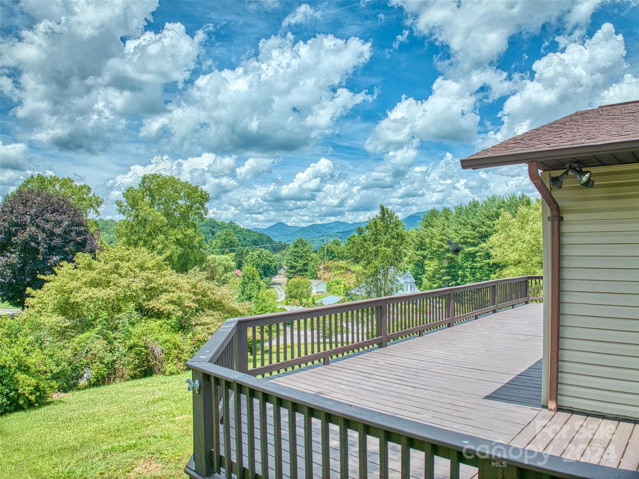 21 Redbud Drive Burnsville NC 28714