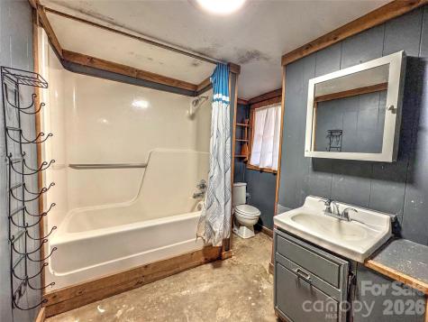 1101 Otter Creek Road Topton NC 28781
