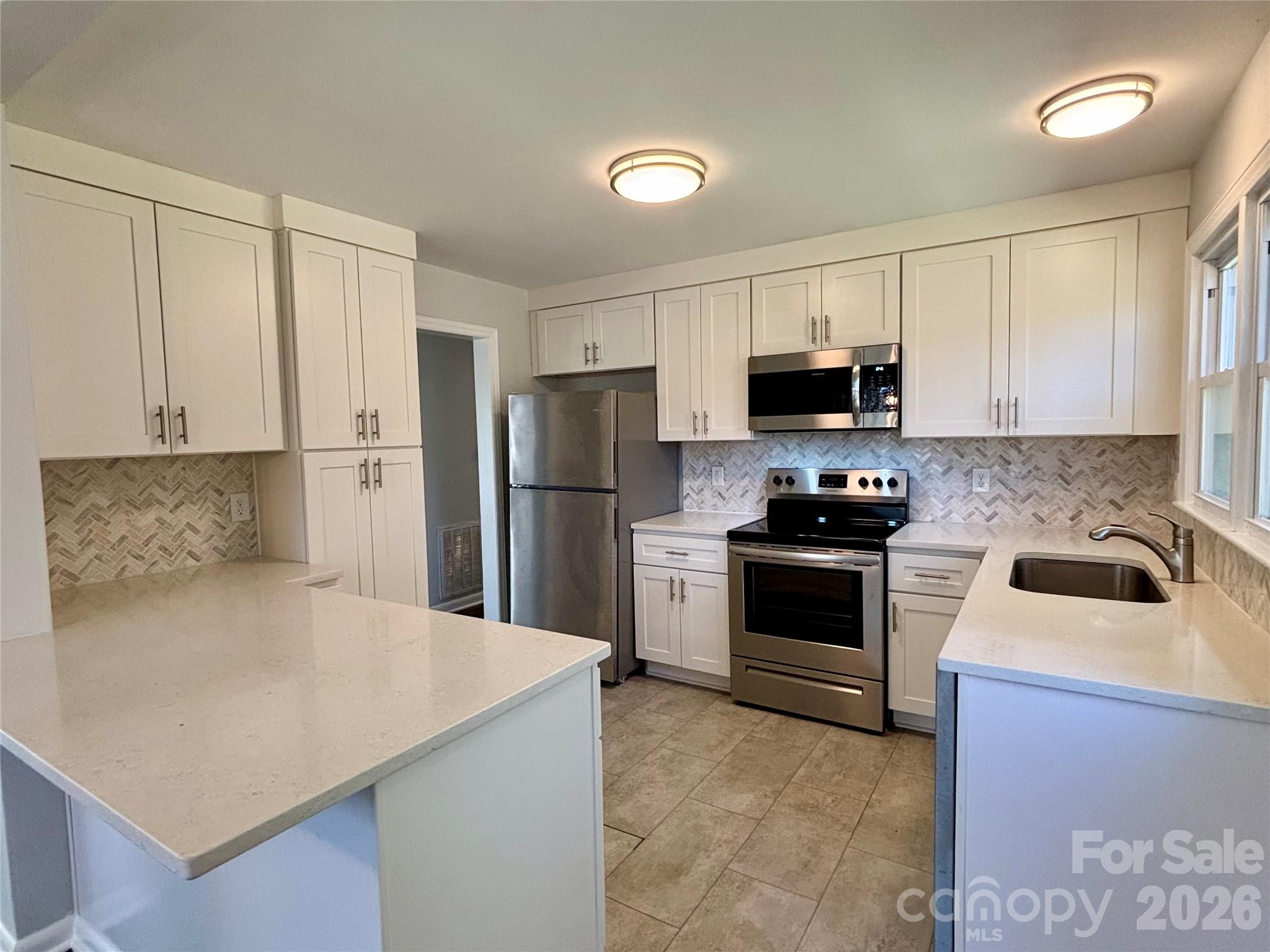 20 White Squirrel Lane Hendersonville NC 28739