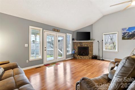 120 Mountain Mist Lane Waynesville NC 28785