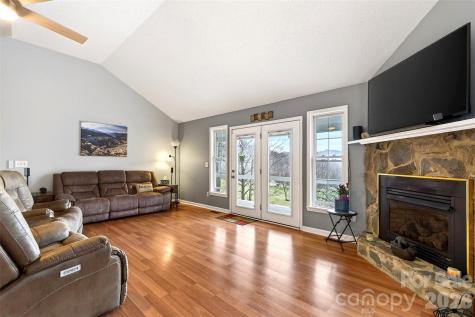 120 Mountain Mist Lane Waynesville NC 28785