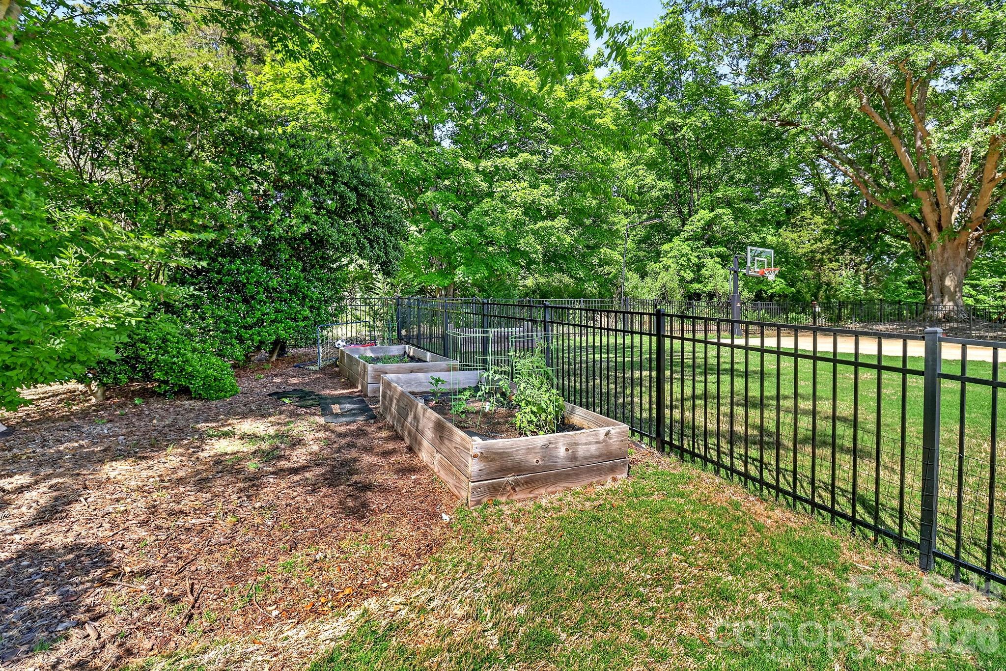 7005 Providence Lane W Charlotte NC 28226