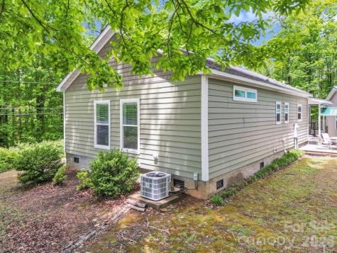 189 Friendly Circle Saluda NC 28773