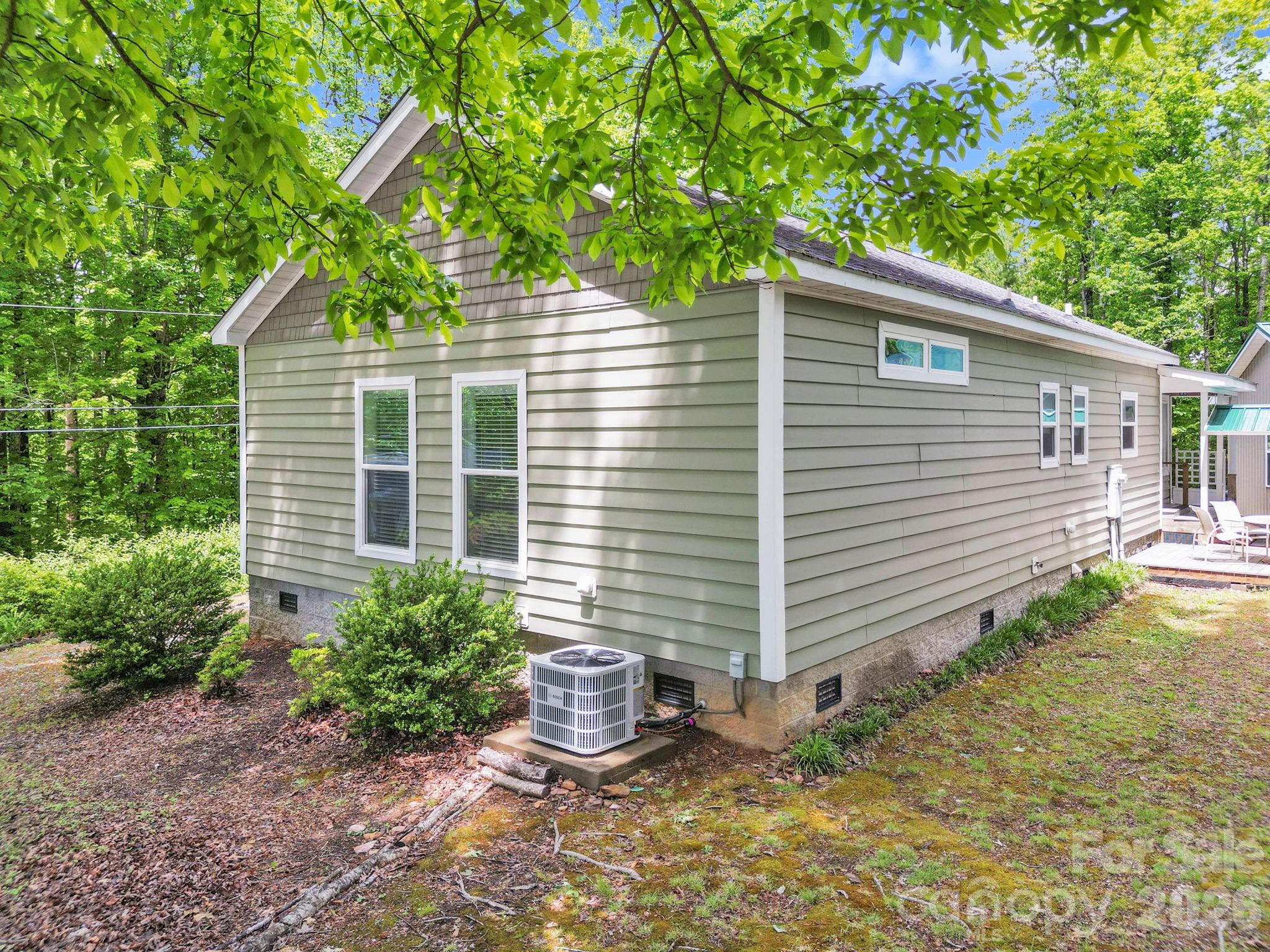 189 Friendly Circle Saluda NC 28773