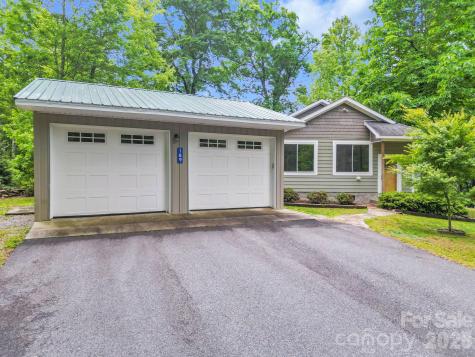 189 Friendly Circle Saluda NC 28773