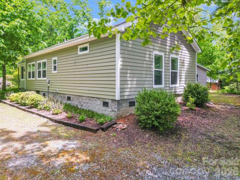 189 Friendly Circle Saluda NC 28773