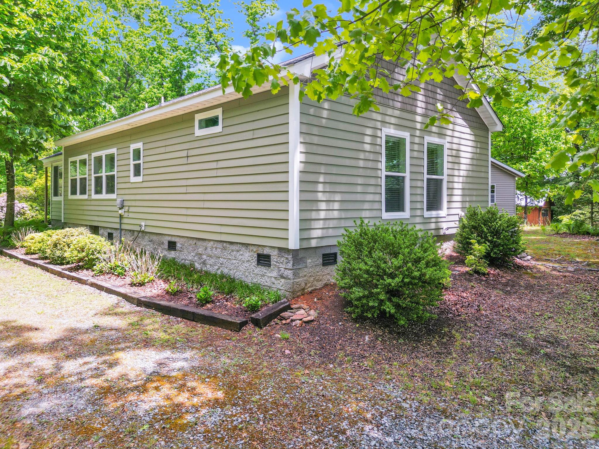 189 Friendly Circle Saluda NC 28773