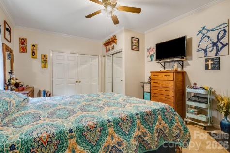3287 Cabin Creek Road Zirconia NC 28790