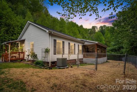 3287 Cabin Creek Road Zirconia NC 28790