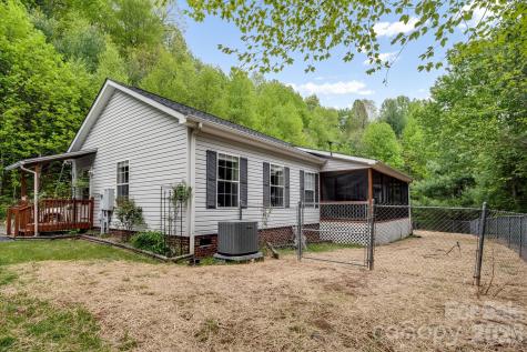 3287 Cabin Creek Road Zirconia NC 28790