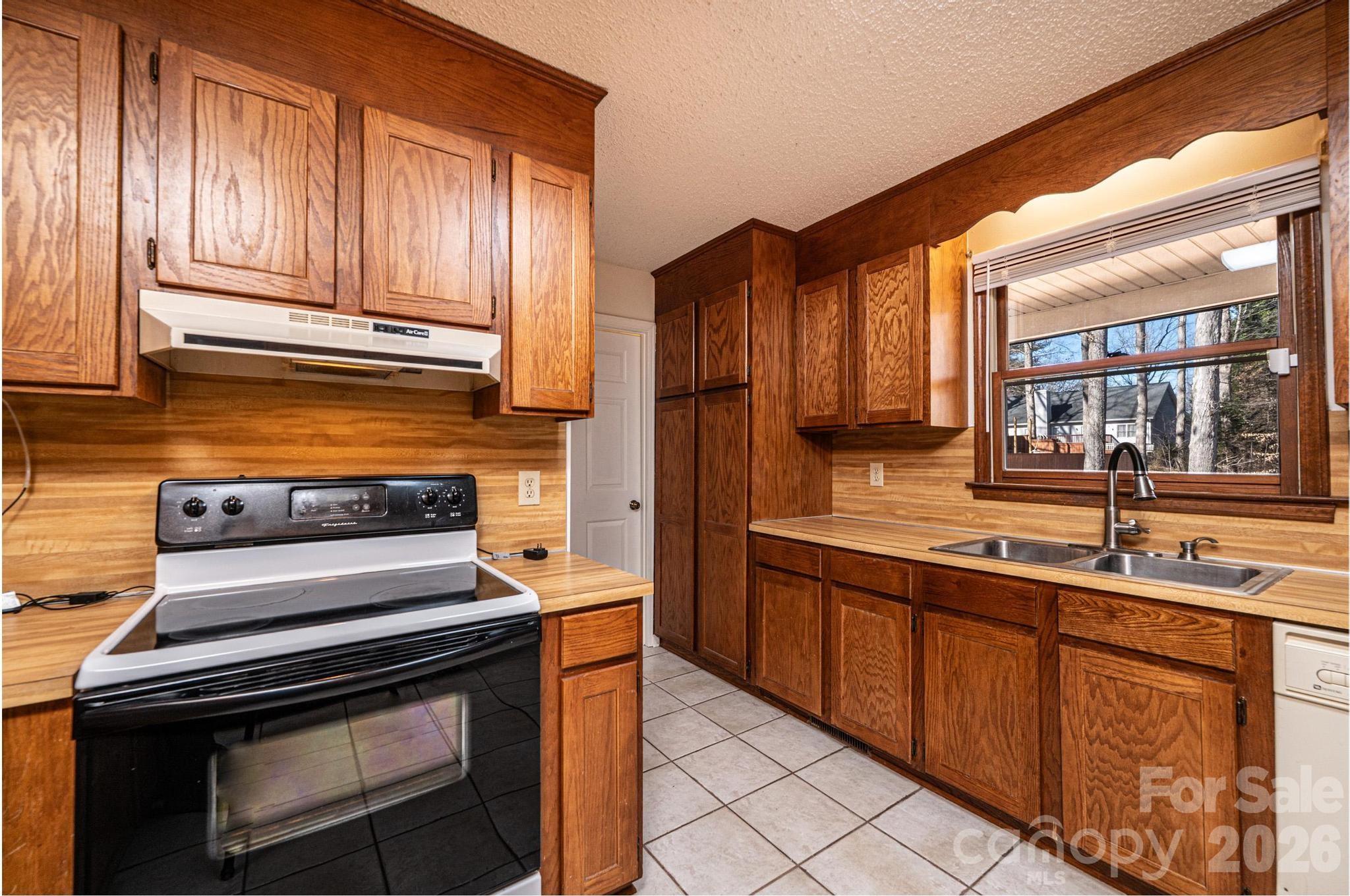 5284 Lisa Lane Hickory NC 28602