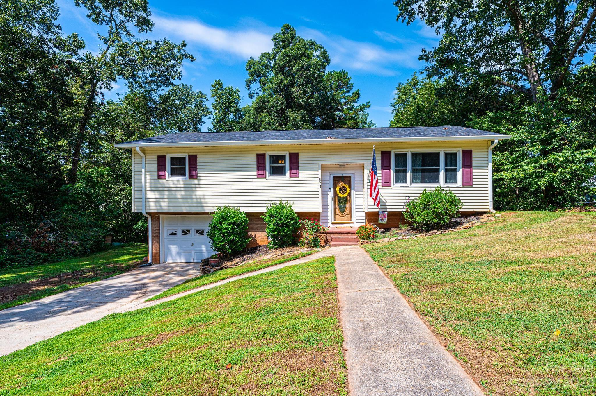 8015 Oak Street Hickory NC 28602