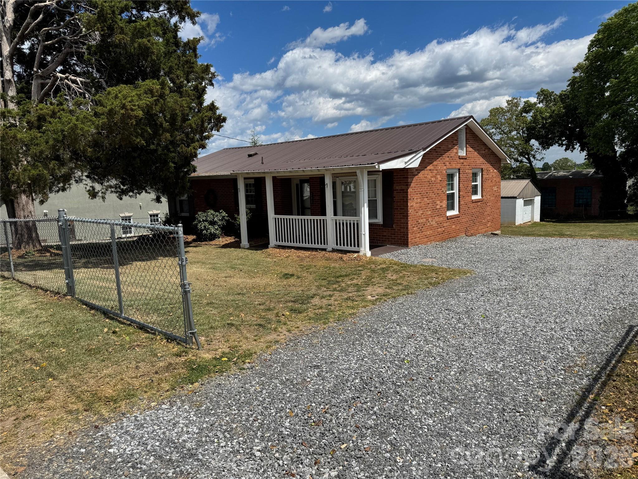 203 Laurel Street SE Valdese NC 28690