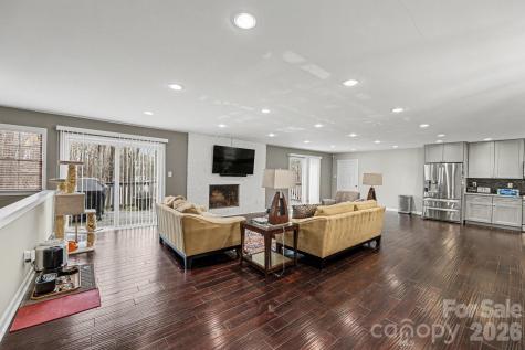 3908 Oak Hollow Court High Point NC 27265