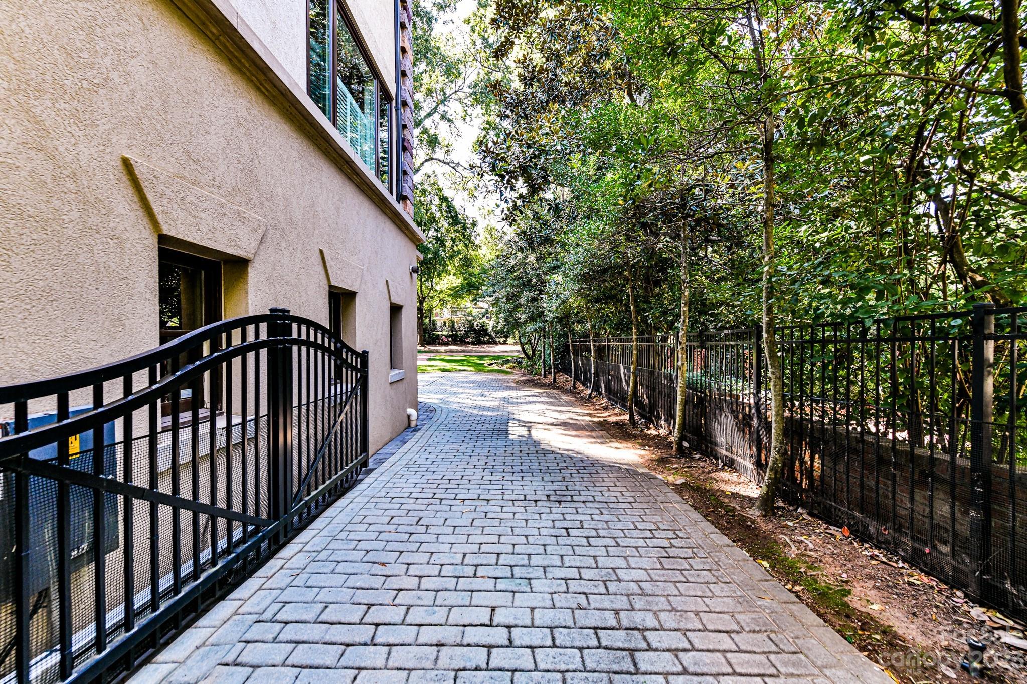 2216 Sherwood Avenue Charlotte NC 28207