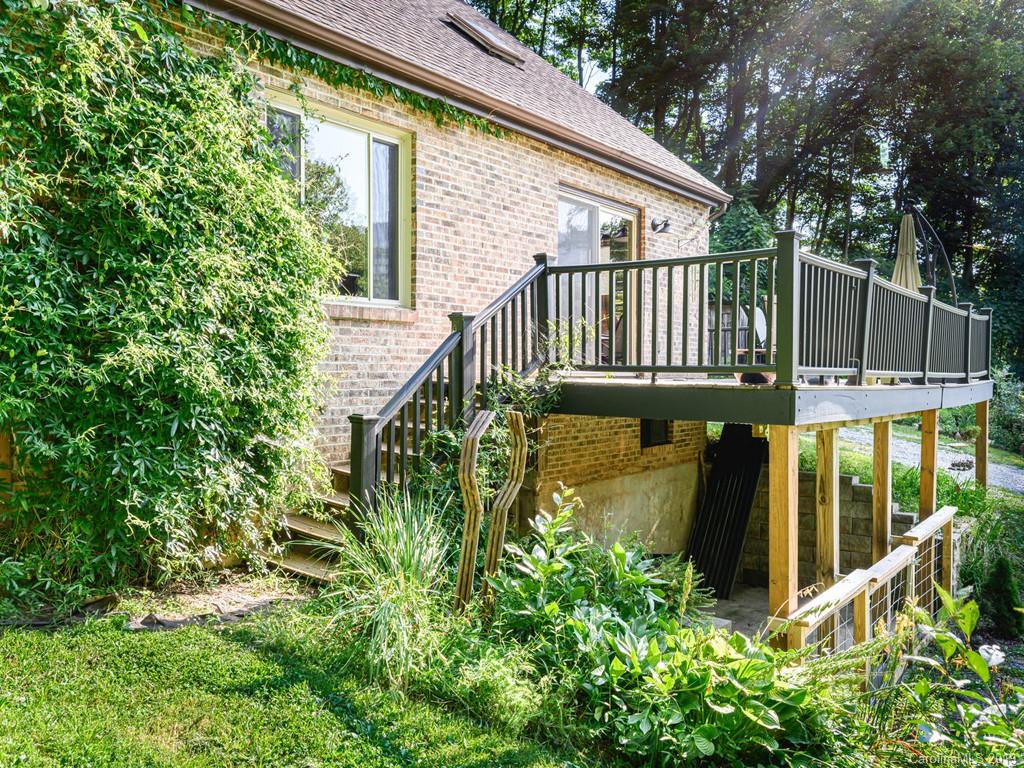 136 Chestnut Creek Road Candler NC 28715