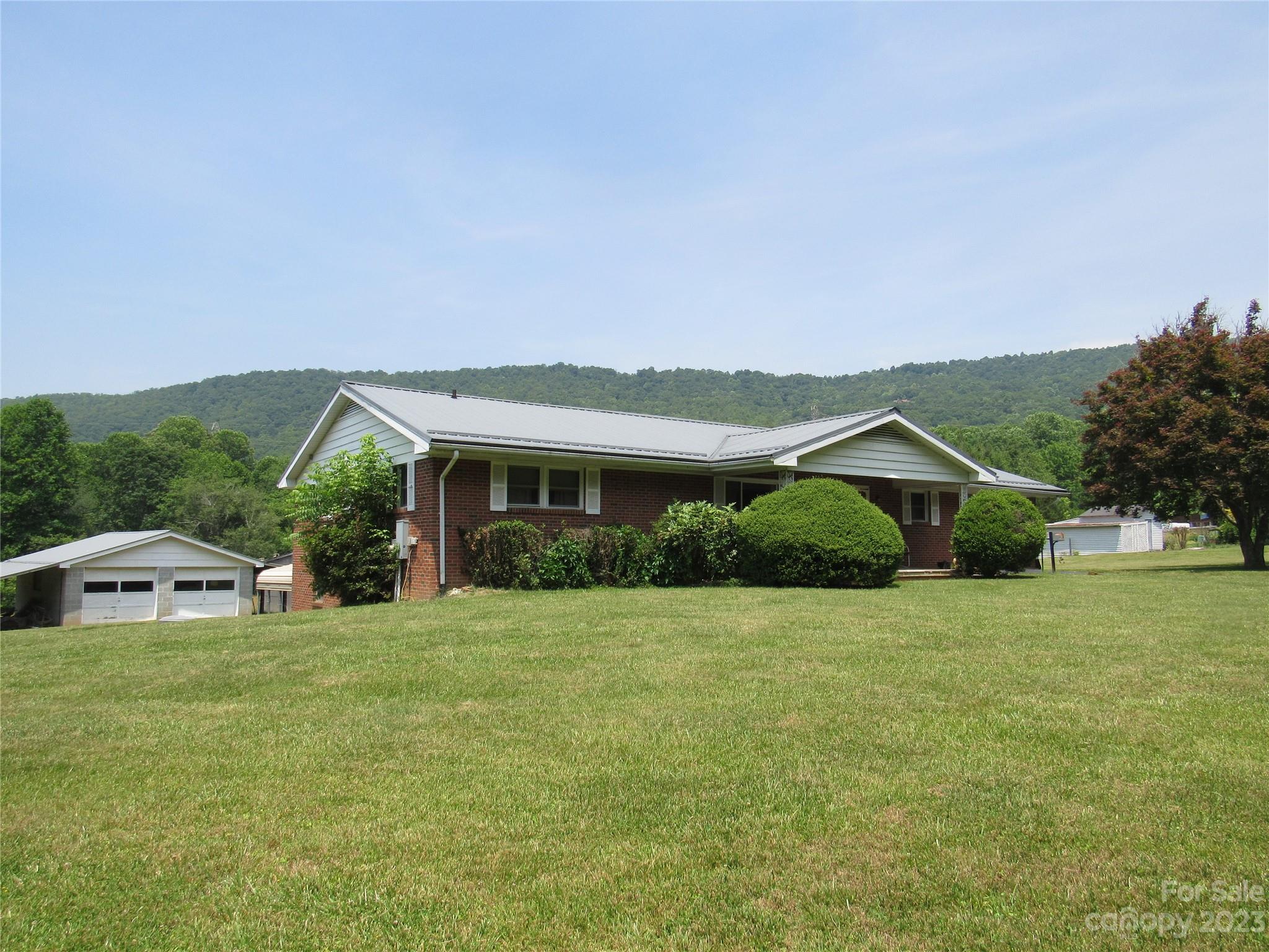 95 Hunters Ridge Drive Mills River NC 28759
