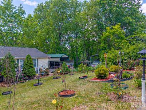 90, 60 & 132 Hennessee Street Clyde NC 28721