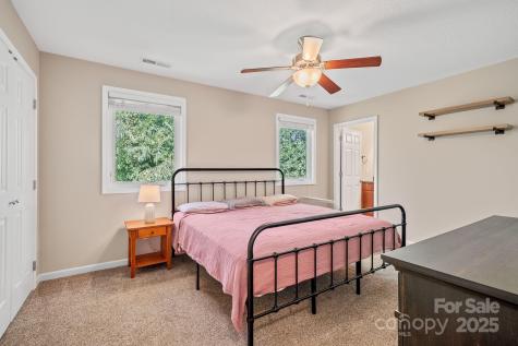 33 English Ivy Road Asheville NC 28806