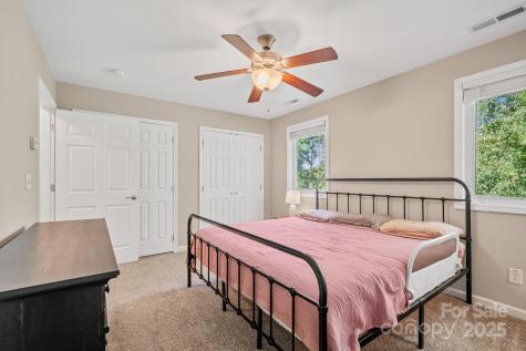 33 English Ivy Road Asheville NC 28806