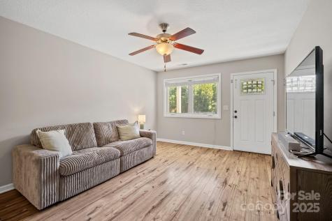 33 English Ivy Road Asheville NC 28806